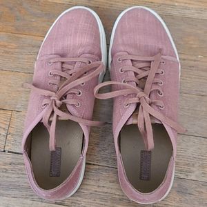 OluKai tennis shoes
